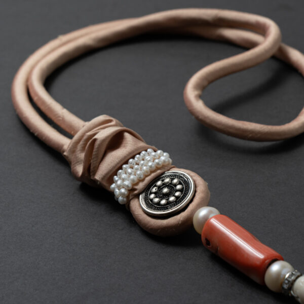 Shantung pendant with coral and pearls - Image 2