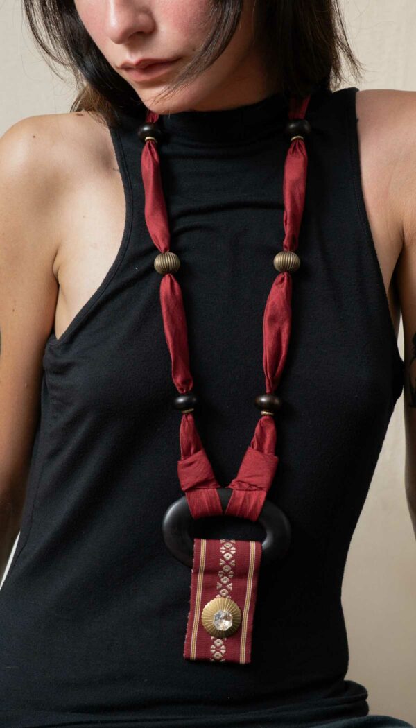 Silk and ebony necklace - Image 2