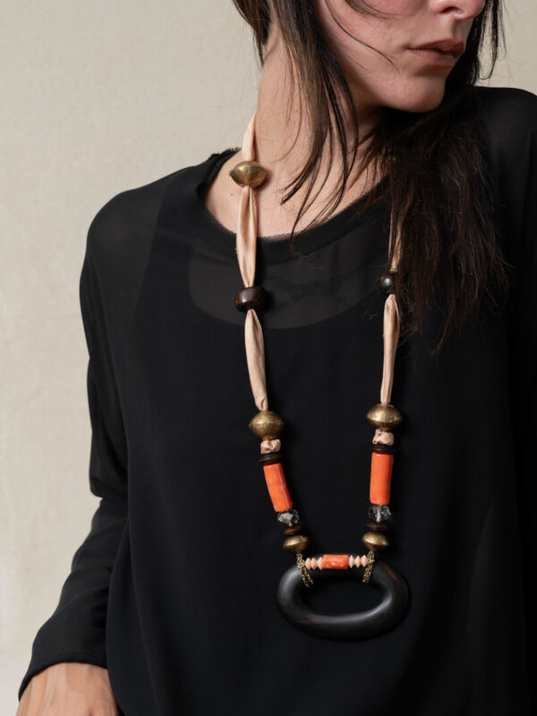 Silk and coral necklace - Image 2