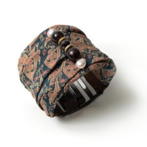 Bracelet with seeds and pearls