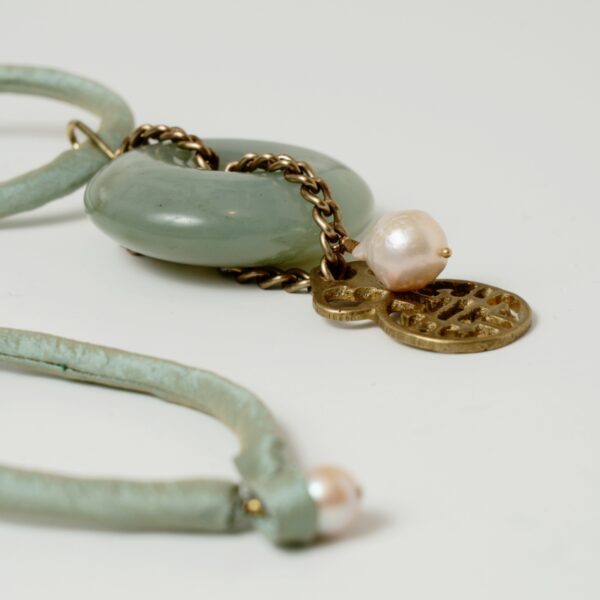 Taffetà and jade necklace