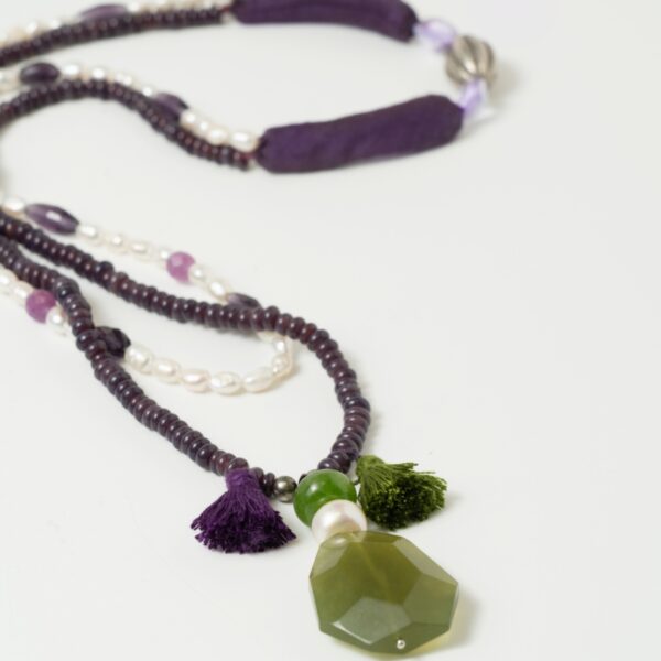 Necklace with pearls