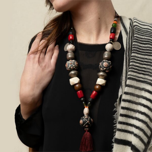 Collana lunga in osso, legno, argento