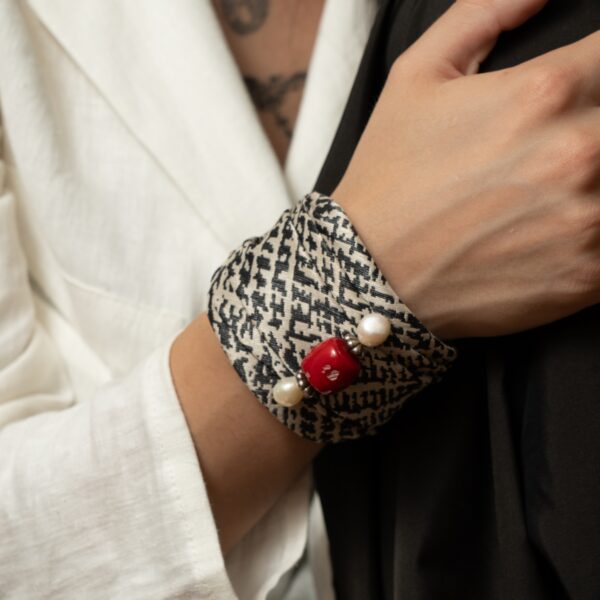 Bracciale con perle e corallo